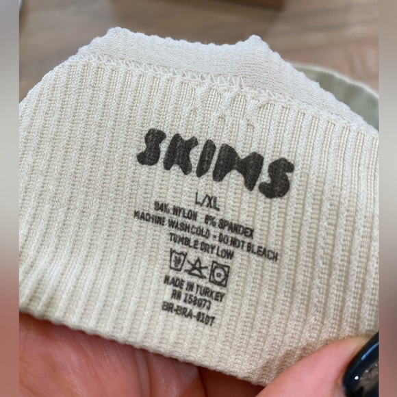 Skims high neck ribbed stretch bralette crop top - Picture 8 of 9